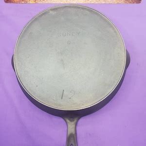 Sidney Hollow Ware 12 Cast Iron Skillet With Heat Ring Center Logo Smooth Clean 1800s Pre Wagner ...