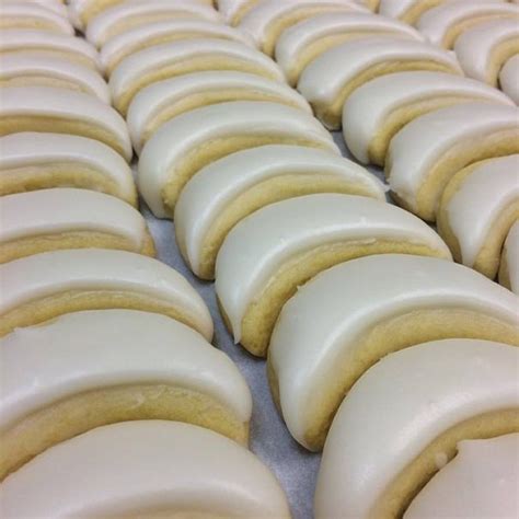 Maggiano’s Little Italy Chef Tips: 4 Ways to Use Vera’s Lemon Cookies | Lemon cookies, Lemon ...