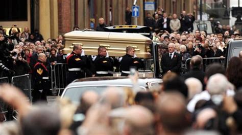 Sir Jimmy Savile's funeral takes place at Leeds Cathedral - BBC News