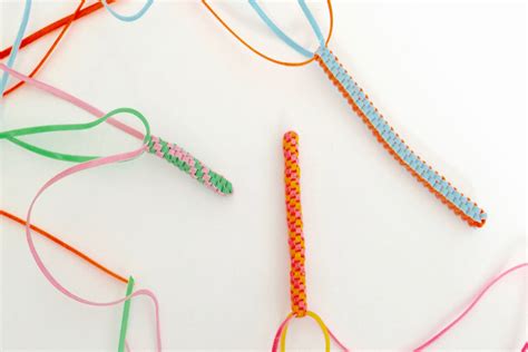 The coolest lanyard pattern instructions that every camper needs.