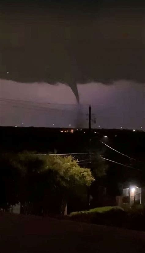 Tornado tears through Dallas, leaving thousands without power - ABC News