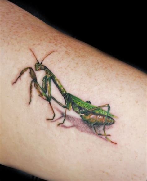 10 awe-inspiring praying mantis realistic tattoo ideas