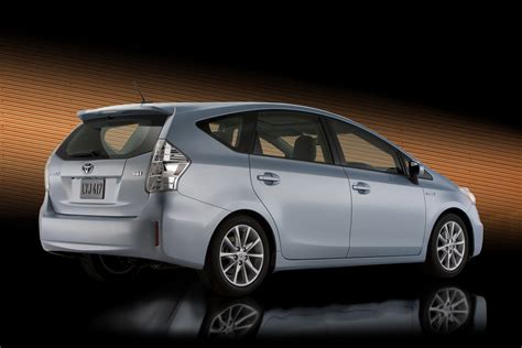 All Car Reviews 02: 2011 Toyota Prius hybrid SUV on the claim the most fuel efficient