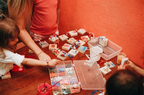 Unrecognizable kids sitting around table during art lesson · Free Stock Photo