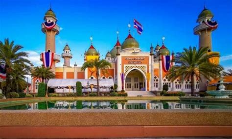 Pattani Central Mosque, Thailand. in 2020 | Central mosque, Mosque, House styles