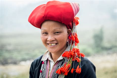 VIETNAM - HMONG HILL TRIBES - think orange