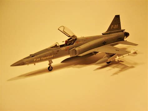 F-20 Tigershark -- Plastic Model Airplane Kit -- 1/72 Scale -- #00233 pictures by Jimmy D.