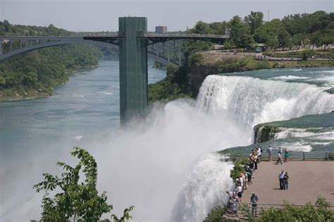 Niagara Falls: Which Side is Better? - World of Waterfalls