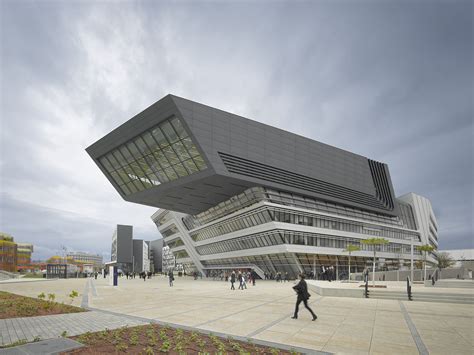 Library and Learning Centre University of Economics Vienna / Zaha Hadid ...