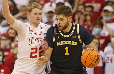 Michigan vs Wisconsin Odds, Picks, & Predictions Tonight