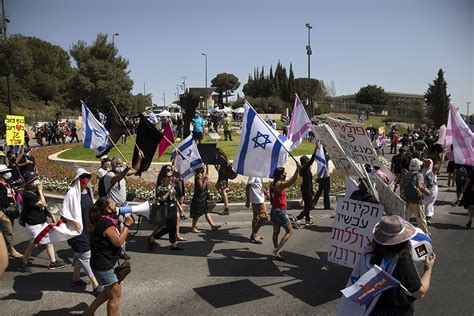 Protests surround Knesset over ban on protest itself | Morning Star