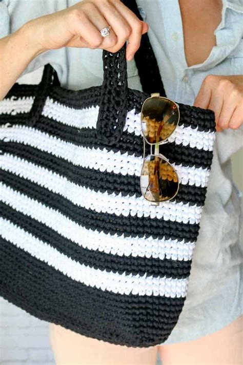 Crochet Tote Bag Free Pattern -- Modern + Classic Tote!