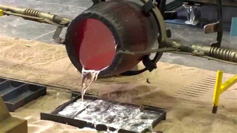 Pouring Molten Aluminum into a 3D Printed Sand Casting Mold - YouTube