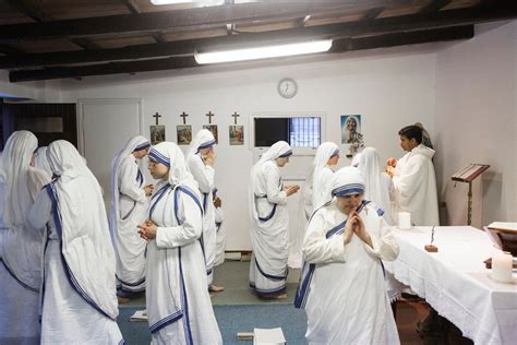 With Mother Teresa Set to Be Canonized, Her Work Lives On in the Streets - The New York Times