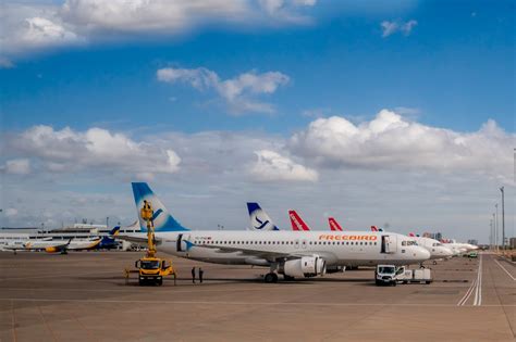 Planes at the landing strip - Free Stock Photo Download - 1529