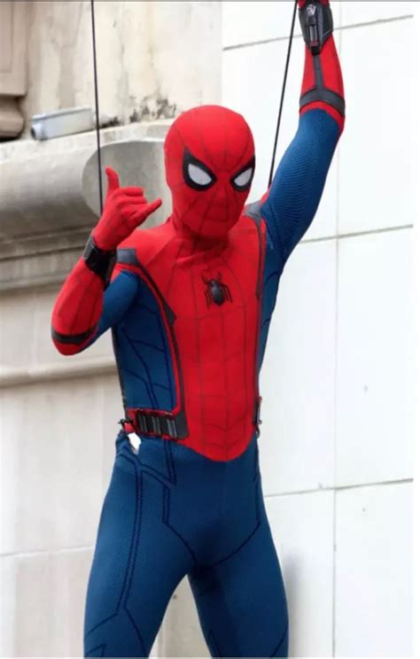 Introducir 60+ imagen traje de spiderman homecoming original - Abzlocal.mx