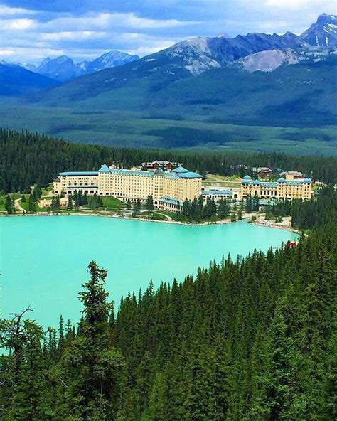 Hotels & Resorts on Instagram: “Fairmont Chateau Lake Louise Canada #hotelsandresorts by ...