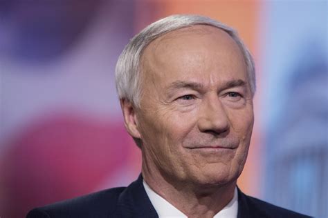 Arkansas's Asa Hutchinson Enters 2024 Presidential Race - Bloomberg