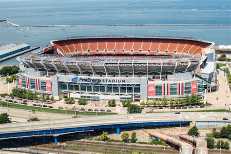 Boatgating: Top 5 NFL Stadiums on the Water | Discover Boating