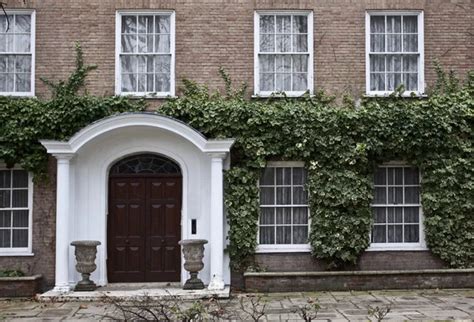 English style house in London — Stock Photo © Avella2011 #5026051