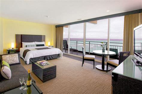 Kaimana Beach Hotel | Rooms