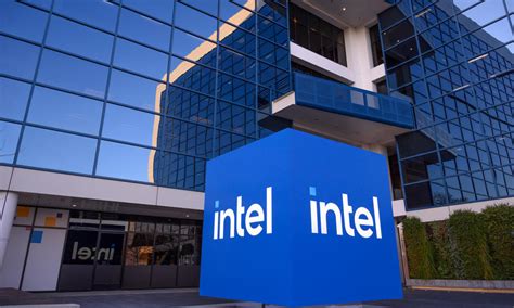 Should You Buy Intel Stock Before Earnings?