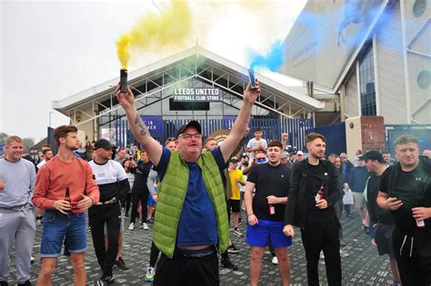 11 amazing photos of Leeds United fans celebrating their title win at ...