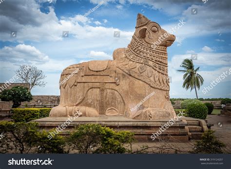 Huge Nandi Bull Entrance Shiva Temple Stock Photo 319124201 | Shutterstock