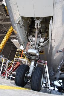 Boeing 777 nose gear, tires to gear well | NoseGear12_DSC_08… | Bill Abbott | Flickr