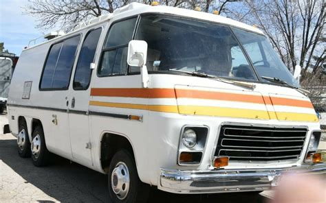 Six-Wheeled Luxury: 1976 GMC Motorhome | Barn Finds