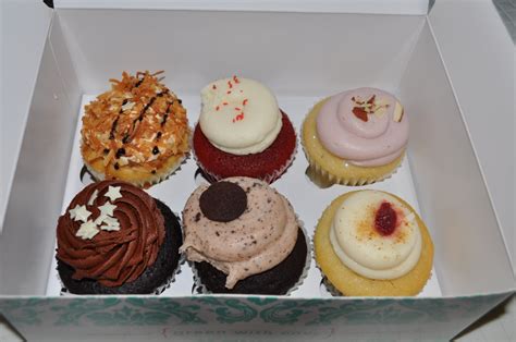 The Girl Loves Cupcakes: Kara's Cupcakes and Sift Cupcake and Dessert Bar