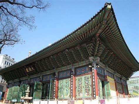 Jogyesa Temple in Seoul – Travels with George and Marta