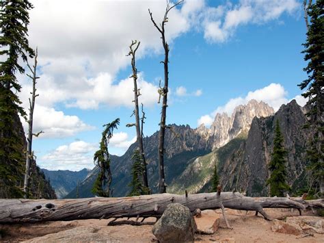 Washington Pass Overlook - A Scenic Hike in North Cascades