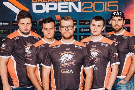 20 of the best eSports teams from worst to best dressed