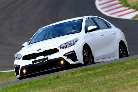 Novo Kia Cerato 2020 chega renovado e aprimorado - preços, consumo e performance - Casa do Automóvel