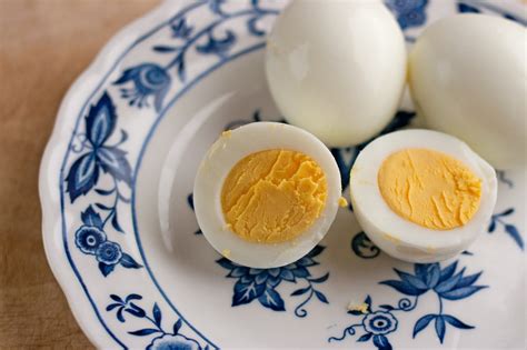 Cardamom Kitchen: Boiling Eggs