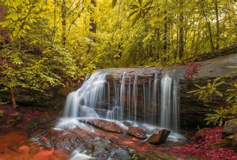 7 Best Mountain Hiking Trails For Beginners In South Carolina