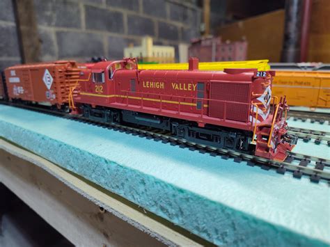 Finally picked up a DCC controller and a loco to go with it : r/modeltrains