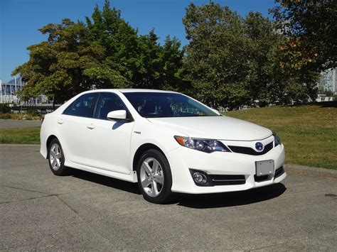 2014 Toyota Camry Hybrid SE Road Test Review | The Car Magazine