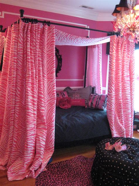 Rock Star Glam | In this sassy pink dressing room we curtain… | Flickr