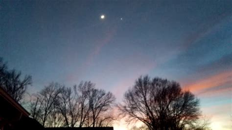 The two brightest objects in the night sky Venus and the Moon - YouTube