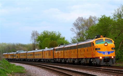 Union Pacific e-9 led Executive Train at Winfield, IL | Train, Union ...