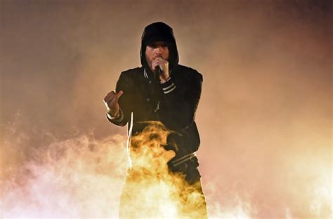 Eminem Fuels Dating Rumors After Shouting Out His 'bae' Nicki Minaj ...