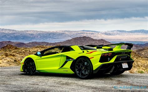 Lamborghini Aventador SVJ Roadster First Drive: Era-defining - SlashGear