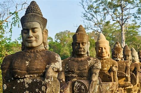 Ancient Buddhist art in Cambodia and its influence in Buddhism