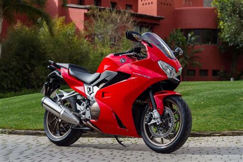 Honda VFR800 8th Gen Review - Reviewing A Cult Bike