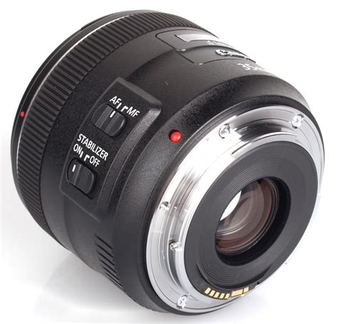 Canon EF 35mm f/2 IS USM Lens Review