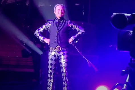 Flashback: David Lee Roth Sings ‘Jump’ at Possible Final Solo Concert – Rolling Stone