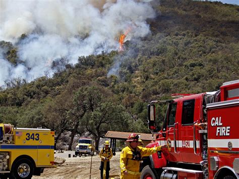 California firefighters gain ground on forest fire - CBS News