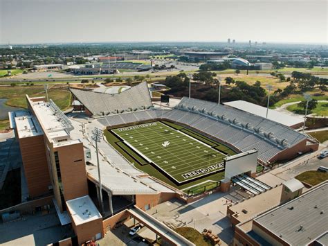 North Texas stadium fumbles among worst venues in college sports ...